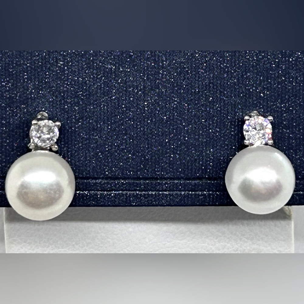 8mm White Freshwater Pearl 925 Sterling Silver Stud Earrings - Picture 5 of 7